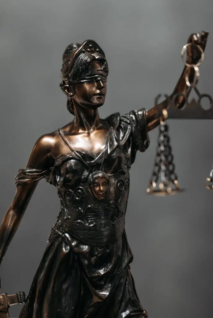 Statue de la Justice, symbole de l'obligation de sécurité et de la faute inexcusable de l'employeur.