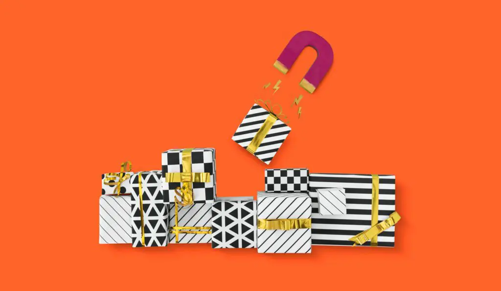 Aimant violet attirant des cadeaux de Noël à motifs noirs et blancs
