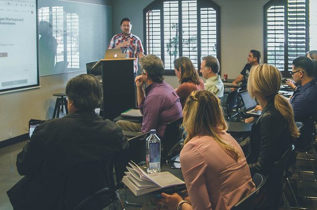 Objectif des formations CSE / CSSCT Comprendre les missions du CSE et du CSSCT. Renforcer la capacité des élus à intervenir en matière de santé, sécurité, conditions de travail et dialogue social. Préparer à la gestion des situations à risques, des conflits ou des alertes en entreprise.